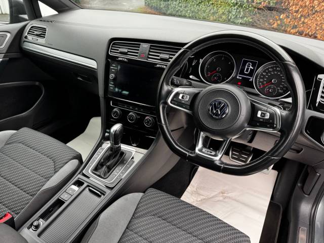 2019 Volkswagen Golf 𝐕𝐄𝐇𝐈𝐂𝐋𝐄 𝐑𝐄𝐒𝐄𝐑𝐕𝐄𝐃  2.0 TDI R-Line 5dr DSG